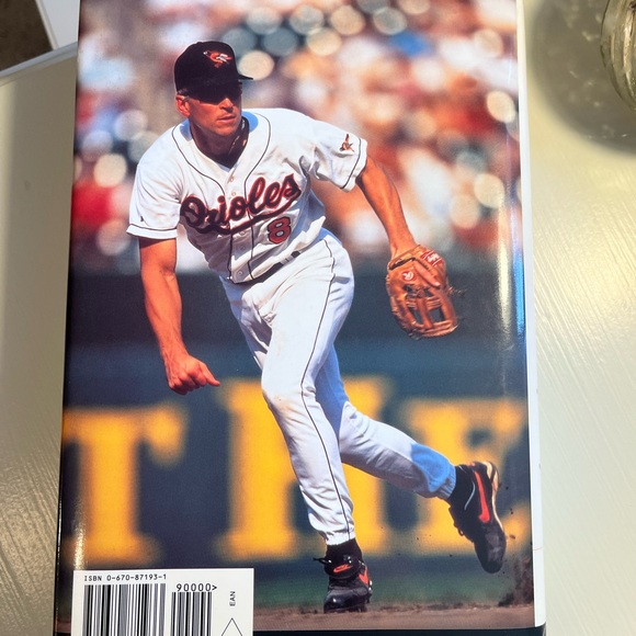 ⚾1997 Signed Cal Ripken Jr’s “The Only Way I Know”. I got to watch him sign it😊 - Picture 15 of 15